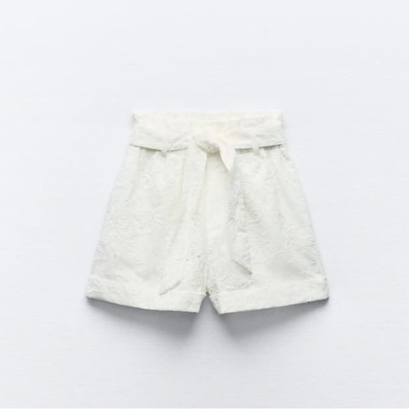 Zara embroidered short pants with belt. Size Medium. - Picture 2 of 4